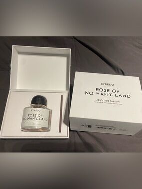 Byredo Rose of No Man's Land - White & Pale Pink Bottle